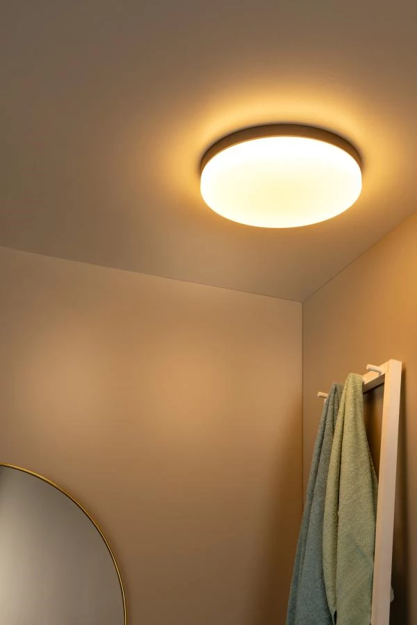 Lucide BISKIT - Deckenleuchte Badezimmer - Ø 40 cm - LED - 1x36W 2700K - IP44 - Bewegung und Tag/Nacht-Sensor - Schwarz - Atmosphäre 1